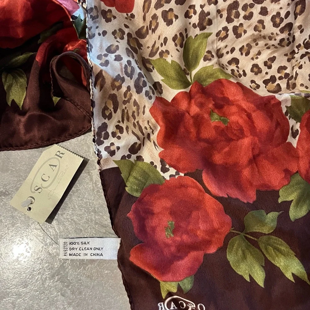 Oscar de la Renta 100% Silk Scarf - Picture 4 of 4